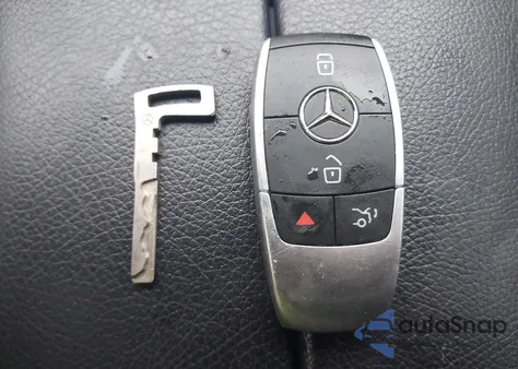 2019 Mercedes-Benz C 300 z USA, uszkodzony, nr VIN 55SWF8DB5KU307749